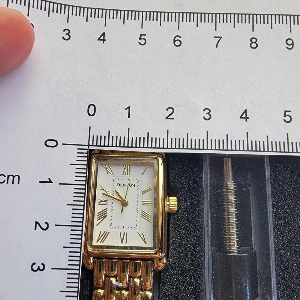Womens Watch White Dial Gold Tone Stainless Bracelet Dress Quartz Box